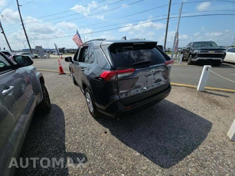 2019 Toyota RAV4 LE – miniatura 2