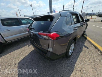 2019 Toyota RAV4 LE – miniatura 3