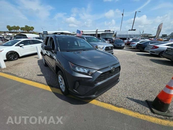 2019 Toyota RAV4 LE – miniatura 4