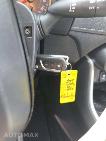 2019 Toyota RAV4 LE – miniatura 8