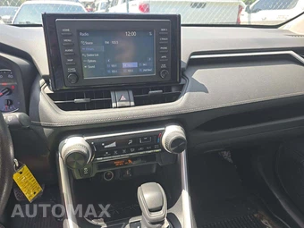 2019 Toyota RAV4 LE - miniatura 10