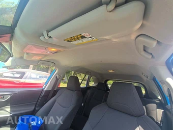 2019 Toyota RAV4 LE - miniatura 11
