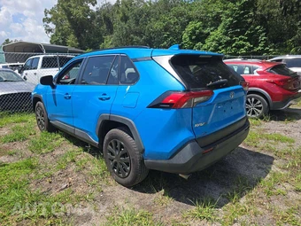 2019 Toyota RAV4 LE - miniatura 2