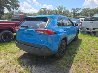 2019 Toyota RAV4 LE - miniatura 3