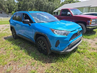 2019 Toyota RAV4 LE - miniatura 4
