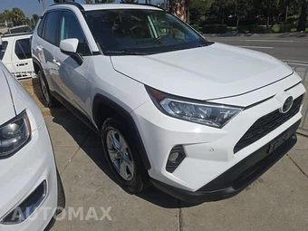 2019 Toyota RAV4 XLE - miniatura 3