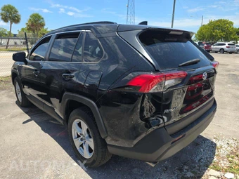 2019 Toyota RAV4 XLE – miniatura 2