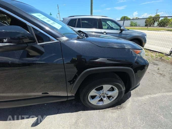 2019 Toyota RAV4 XLE – miniatura 30