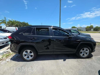 2019 Toyota RAV4 XLE – miniatura 4