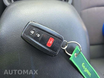 2019 Toyota RAV4 XLE – miniatura 8
