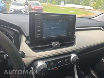 2019 Toyota RAV4 XLE – miniatura 10
