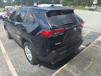 2019 Toyota RAV4 XLE – miniatura 2