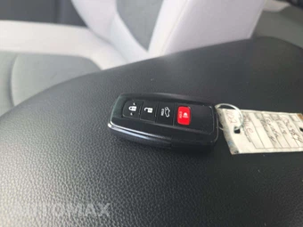 2019 Toyota RAV4 XLE – miniatura 8