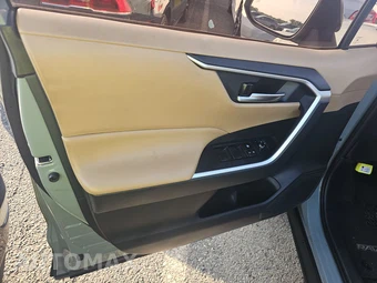 2019 Toyota RAV4 XLE – miniatura 9