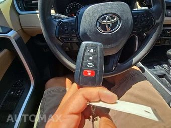 2019 Toyota RAV4 XLE - miniatura 8
