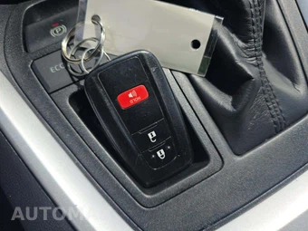 2019 Toyota RAV4 XLE – miniatura 5