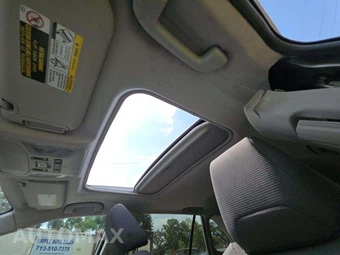 2019 Toyota RAV4 XLE – miniatura 8