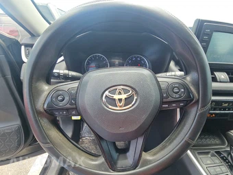 2019 Toyota RAV4 XLE – miniatura 10