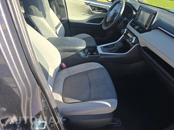 2019 Toyota RAV4 XLE - miniatura 8