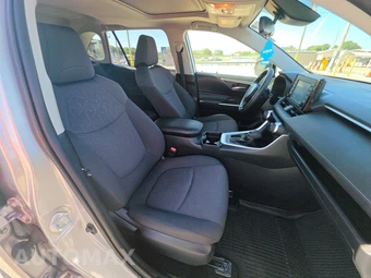 2019 Toyota RAV4 XLE - miniatura 8