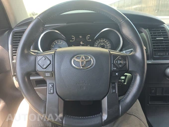 2019 Toyota Sequoia SR5 – miniatura 10