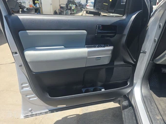 2019 Toyota Sequoia SR5 – miniatura 9