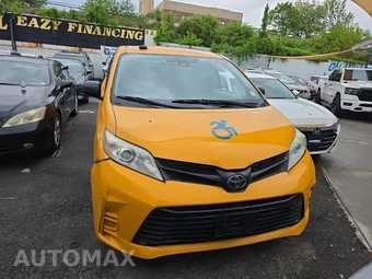 2019 Toyota Sienna L 7-Passenger 119.3" WB - miniatura 2