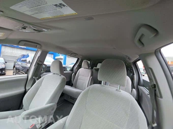 2019 Toyota Sienna LE 8-Passenger 119.3" WB - miniatura 11
