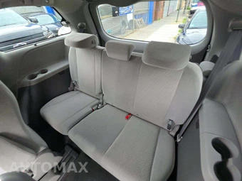 2019 Toyota Sienna LE 8-Passenger 119.3" WB - miniatura 14