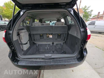 2019 Toyota Sienna LE 8-Passenger 119.3" WB - miniatura 15
