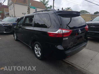 2019 Toyota Sienna LE 8-Passenger 119.3" WB - miniatura 2
