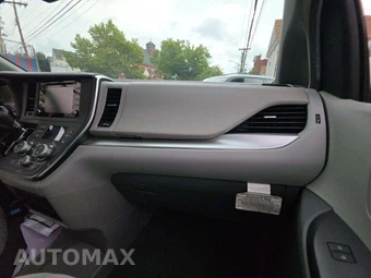 2019 Toyota Sienna LE 8-Passenger 119.3" WB - miniatura 20