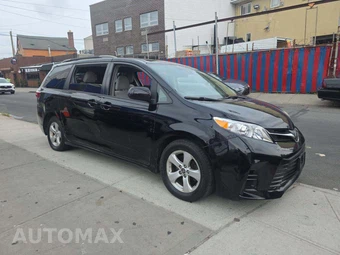 2019 Toyota Sienna LE 8-Passenger 119.3" WB - miniatura 4