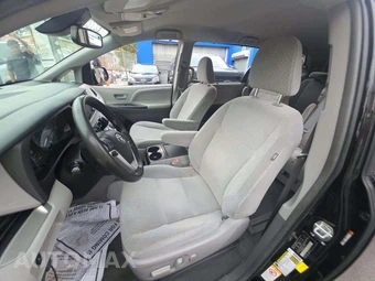 2019 Toyota Sienna LE 8-Passenger 119.3" WB - miniatura 6