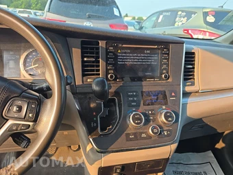 2019 Toyota Sienna LE 8-Passenger 119.3" WB - miniatura 11