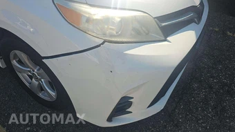 2019 Toyota Sienna LE 8-Passenger 119.3" WB - miniatura 24
