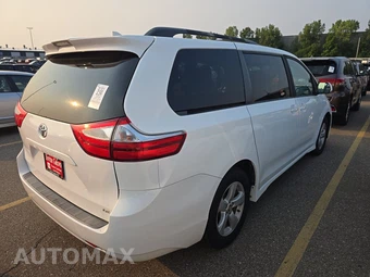 2019 Toyota Sienna LE 8-Passenger 119.3" WB - miniatura 4