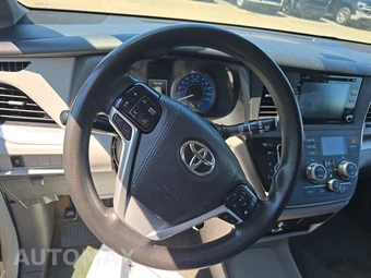 2019 Toyota Sienna LE 8-Passenger 119.3" WB - miniatura 10