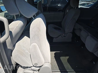 2019 Toyota Sienna LE 8-Passenger 119.3" WB - miniatura 13