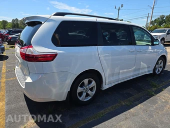 2019 Toyota Sienna LE 8-Passenger 119.3" WB - miniatura 4