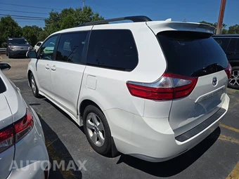 2019 Toyota Sienna LE 8-Passenger 119.3" WB - miniatura 6