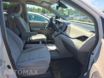 2019 Toyota Sienna LE 8-Passenger 119.3" WB - miniatura 8