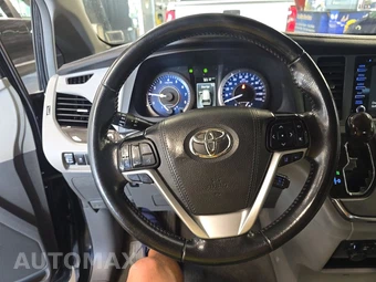 2019 Toyota Sienna XLE 7-Passenger 119.3" WB - miniatura 10