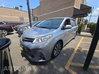 2019 Toyota Sienna XLE 7-Passenger 119.3" WB