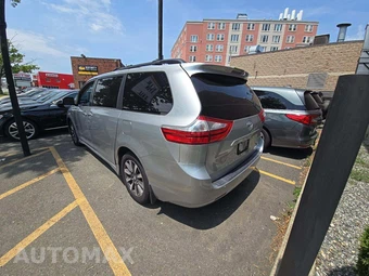 2019 Toyota Sienna XLE 7-Passenger 119.3" WB - miniatura 2