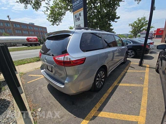 2019 Toyota Sienna XLE 7-Passenger 119.3" WB - miniatura 3