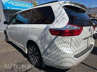 2019 Toyota Sienna XLE 7-Passenger 119.3" WB - miniatura 3
