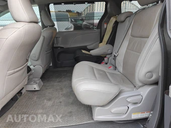 2019 Toyota Sienna XLE 8-Passenger 119.3" WB - miniatura 11