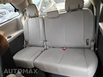 2019 Toyota Sienna XLE 8-Passenger 119.3" WB - miniatura 12
