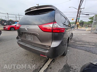 2019 Toyota Sienna XLE 8-Passenger 119.3" WB - miniatura 13
